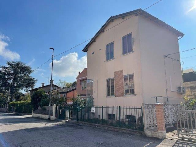 Villa Indipendente in vendita a Ferrara, Reggio Emilia