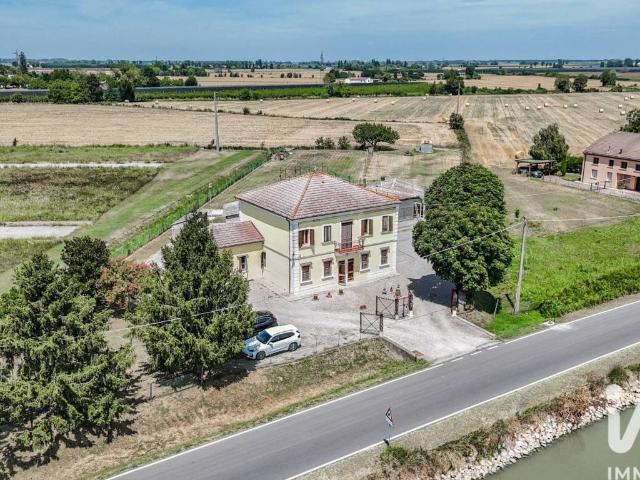 Villa Indipendente in vendita a Ferrara, Reggio Emilia