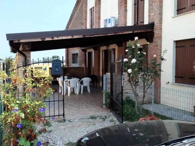 Villa Indipendente in vendita a Ferrara, Reggio Emilia