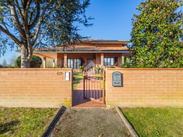 Villa Indipendente in vendita a Ferrara, Reggio Emilia