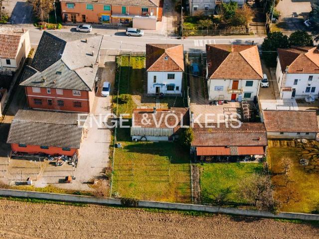 Villa Indipendente in vendita a Ferrara, Reggio Emilia