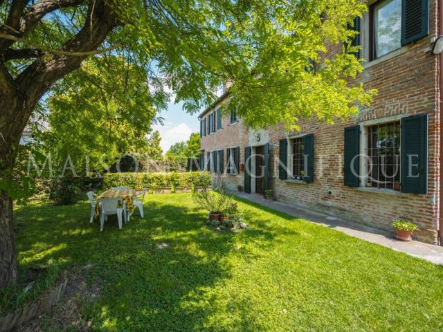 Villa Indipendente in vendita a Ferrara, Reggio Emilia
