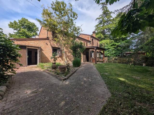 Villa Indipendente in vendita a Unione Terre e Fiumi, Ferrara