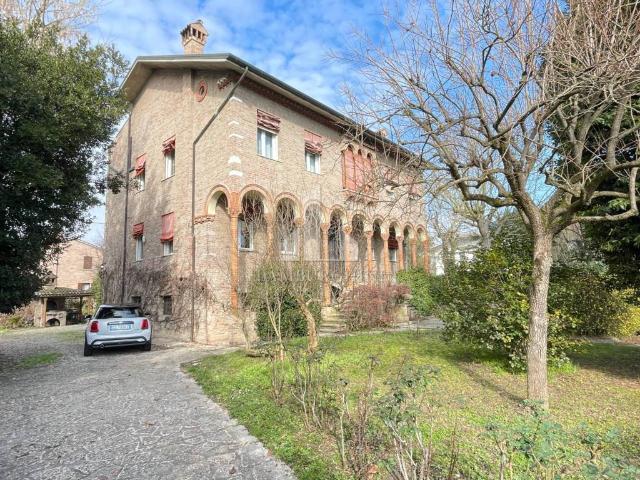 Villa Indipendente in vendita a Ferrara, Reggio Emilia