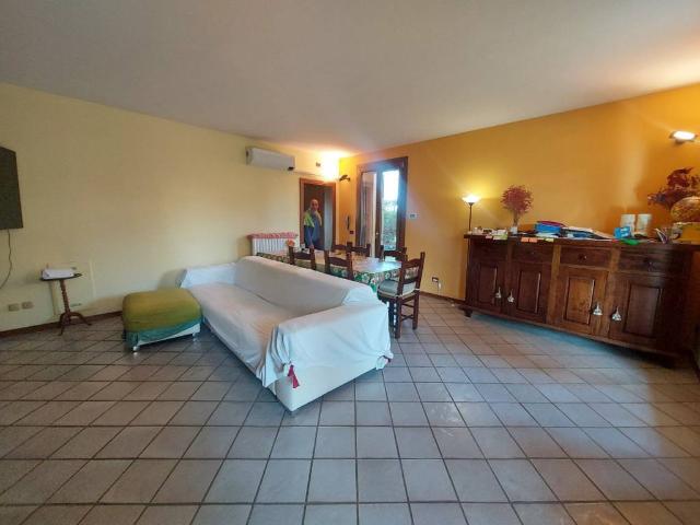 Villa Indipendente in vendita a Ferrara, Reggio Emilia