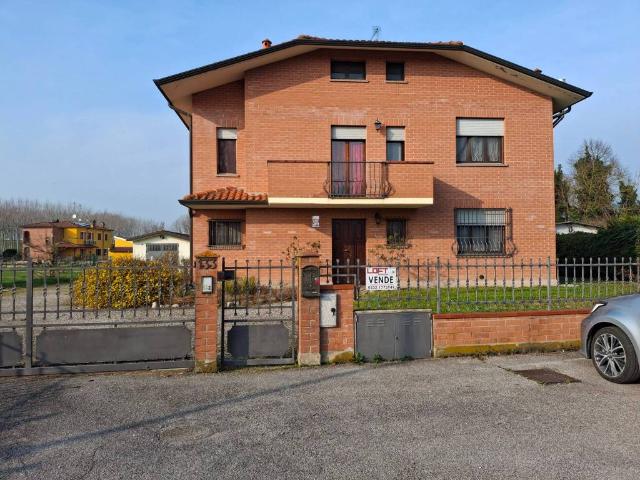 Villa Indipendente in vendita a Ferrara, Reggio Emilia