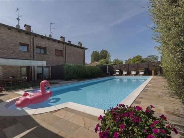 Villa Indipendente in vendita a Ferrara, Reggio Emilia