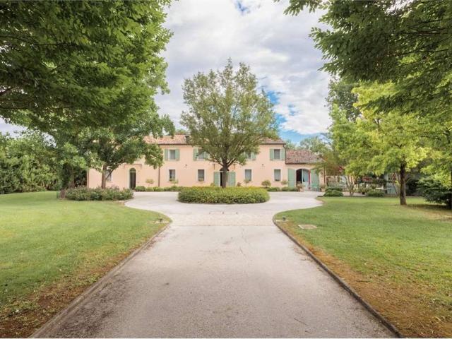 Villa Indipendente in vendita a Ferrara, Reggio Emilia