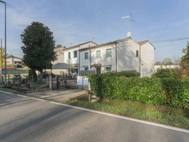 Villa Indipendente in vendita a Ferrara, Reggio Emilia