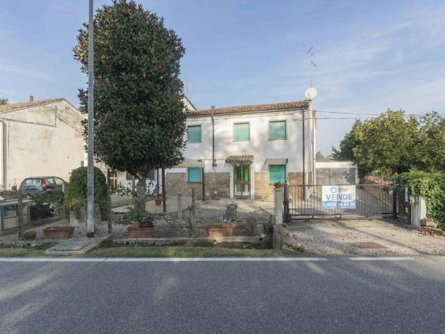 Villa Indipendente in vendita a Ferrara, Reggio Emilia