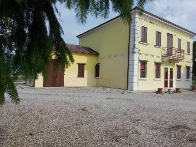 Villa Indipendente in vendita a Ferrara, Reggio Emilia