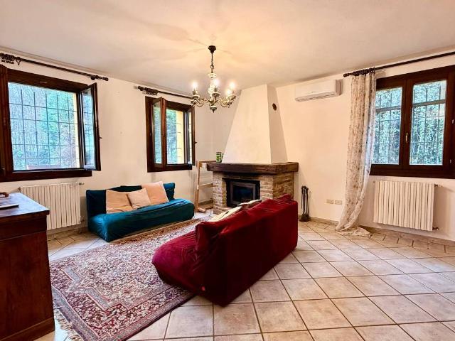 Villa Indipendente in vendita a Ferrara, Reggio Emilia