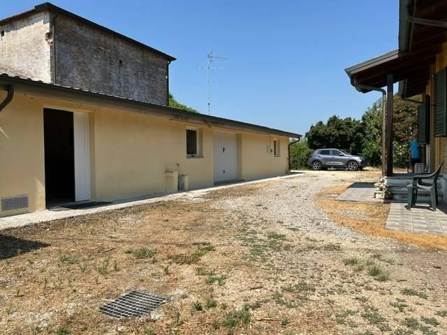 Villa Indipendente in vendita a Ferrara, Reggio Emilia