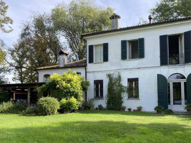 Villa Indipendente in vendita a Ferrara, Reggio Emilia