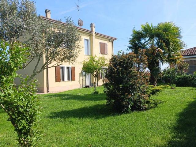Villa Indipendente in vendita a Ferrara, Reggio Emilia