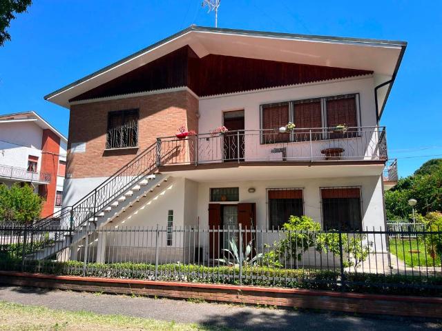 Villa Indipendente in vendita a Ferrara, Reggio Emilia