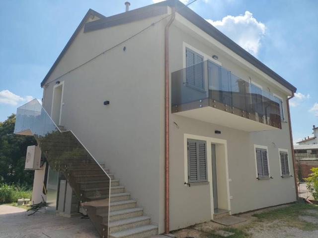 Villa Indipendente in vendita a Ferrara, Reggio Emilia