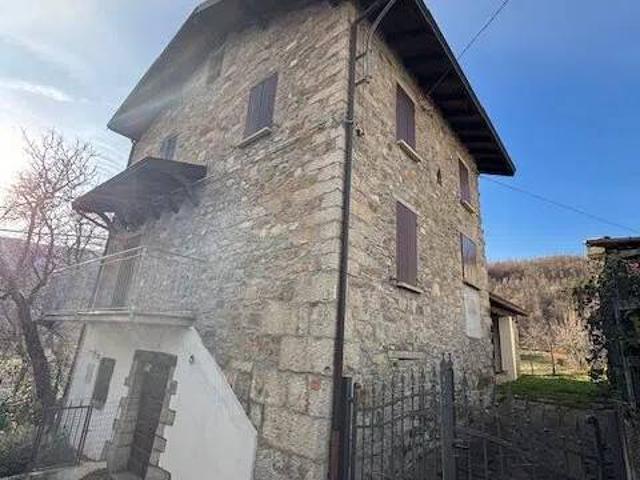 Villa Indipendente in vendita a Prelo, Ferriere