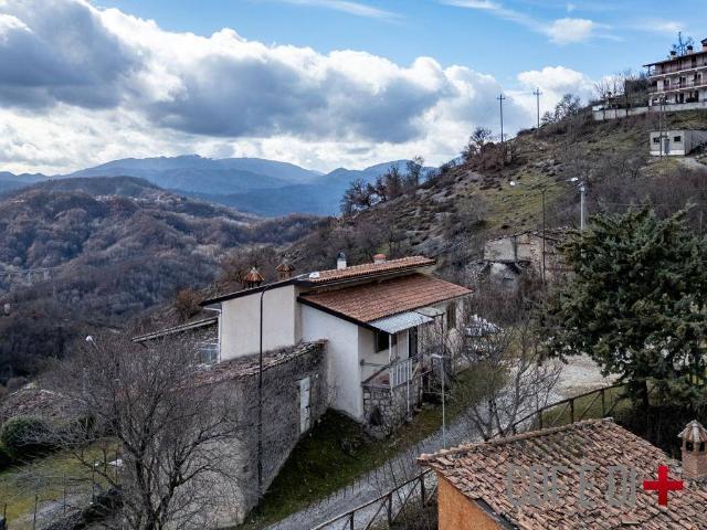 Villa Indipendente in vendita a Fiamignano, Lazio