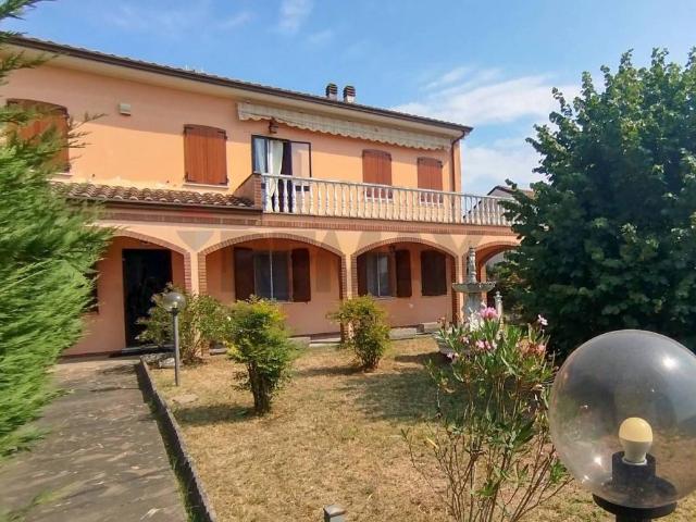 Villa Indipendente in vendita a Ficarolo, Veneto