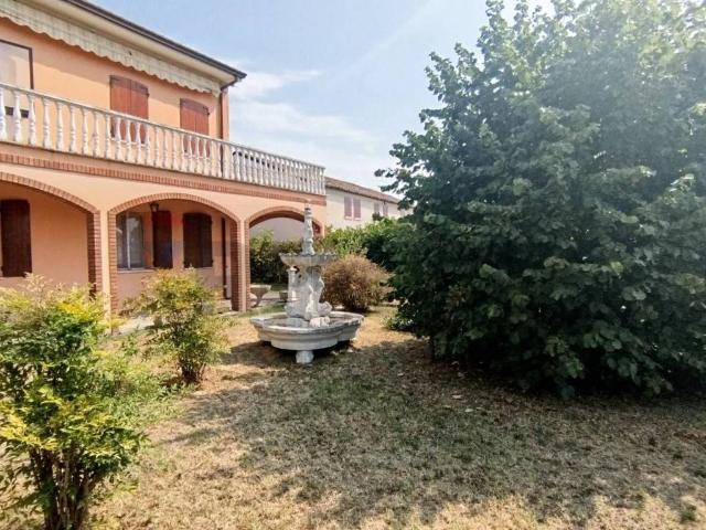 Villa Indipendente in vendita a Ficarolo, Veneto