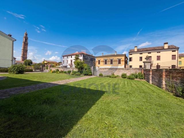 Villa Indipendente in vendita a Ficarolo, Veneto