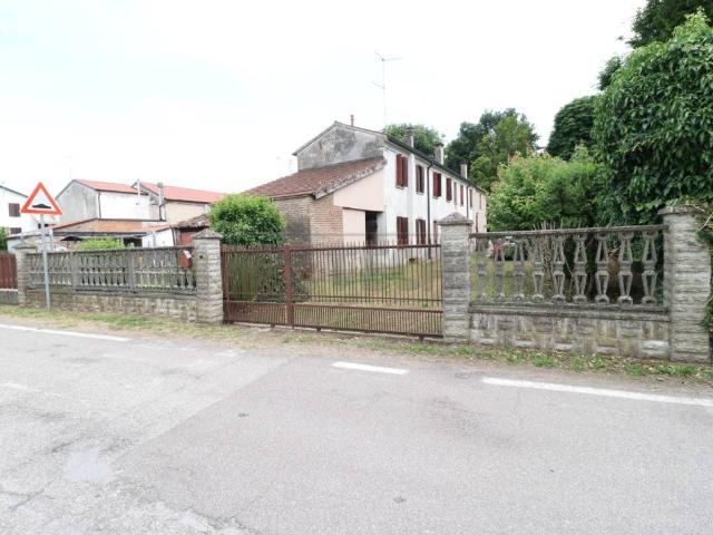 Villa Indipendente in vendita a Ficarolo, Veneto