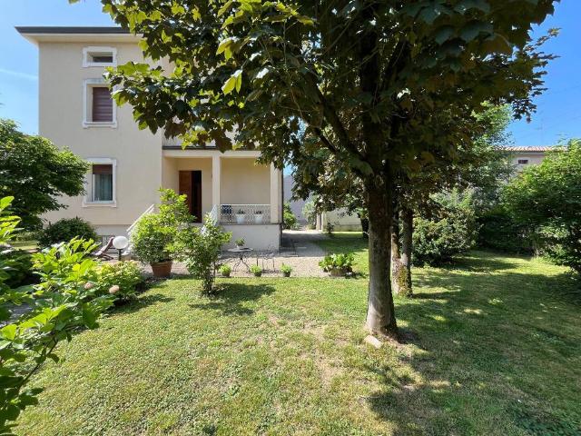 Villa Indipendente in vendita a Fidenza, Reggio Emilia