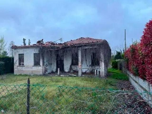 Villa Indipendente in vendita a Fiessetto, Fiesso d'Artico