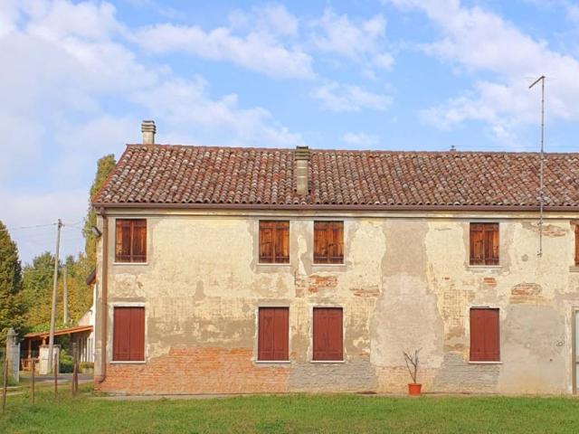 Villa Indipendente in vendita a Fiesso Umbertiano, Veneto
