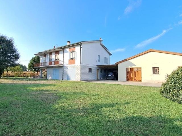 Villa Indipendente in vendita a Fiesso Umbertiano, Veneto