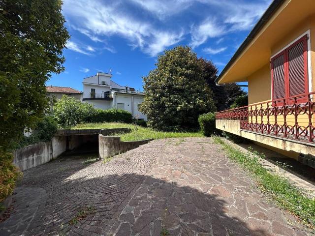Villa Indipendente in vendita a Figino Serenza, Lombardia