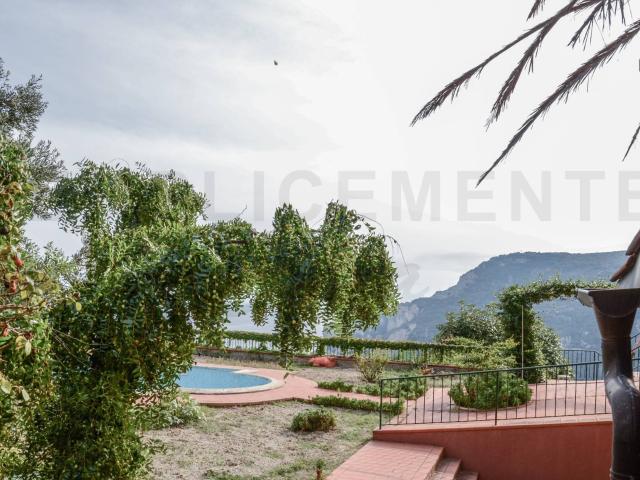 Villa Indipendente in vendita a Calvisio, Finale Ligure