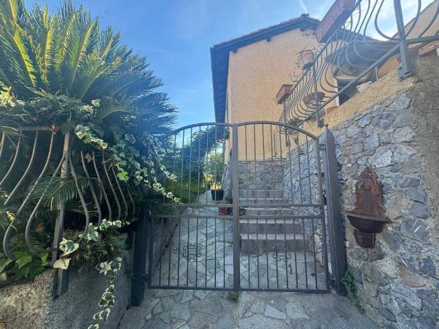 Villa Indipendente in vendita a Calvisio, Finale Ligure
