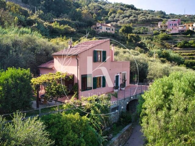Villa Indipendente in vendita a Finale Ligure, Liguria