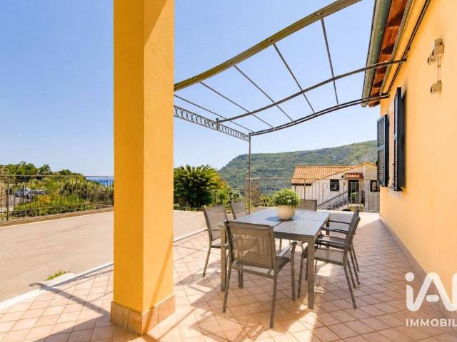 Villa Indipendente in vendita a San Bernardino, Finale Ligure
