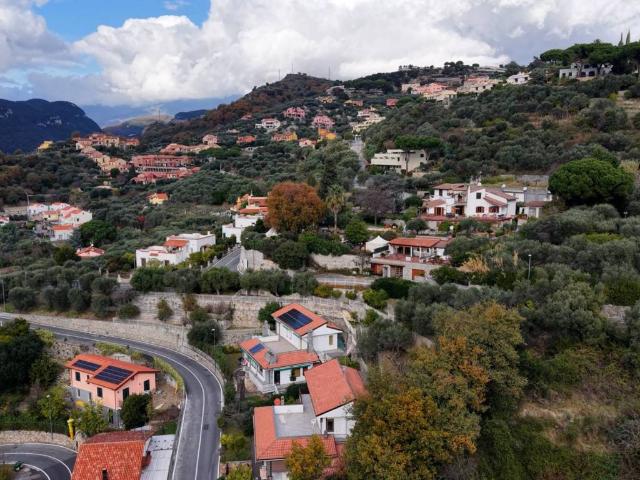 Villa Indipendente in vendita a Calvisio, Finale Ligure