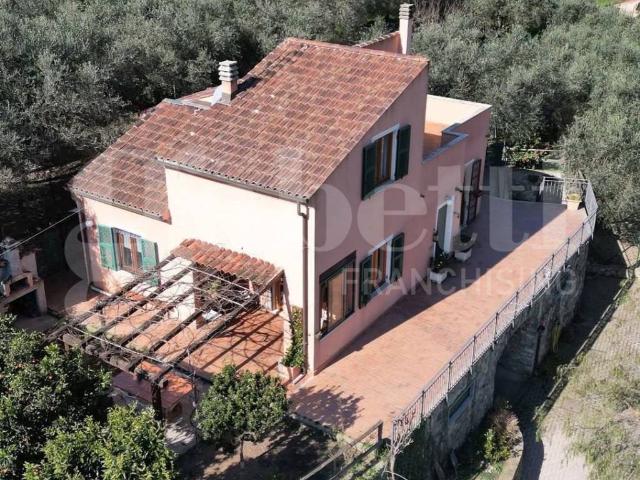 Villa Indipendente in vendita a Finale Ligure, Liguria