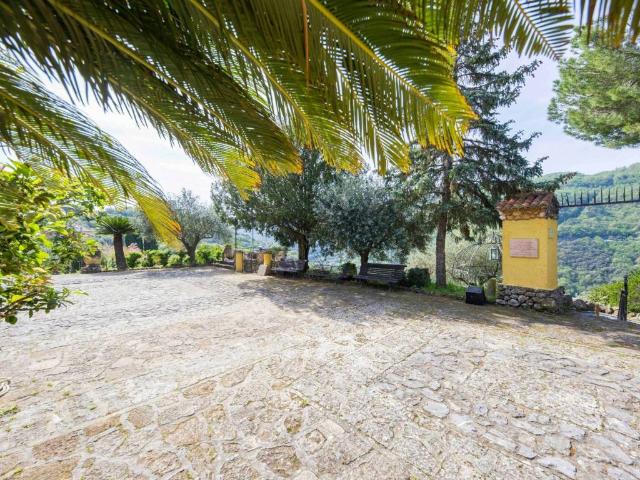 Villa Indipendente in vendita a Finale Ligure, Liguria