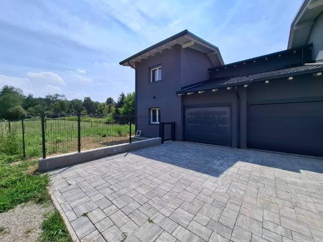 Villa Indipendente in vendita a Firenzuola, Fino Mornasco