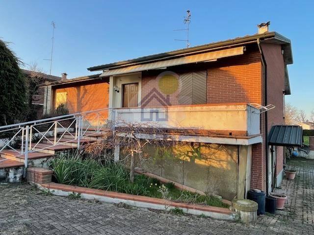 Villa Indipendente in vendita a Fiorenzuola D'arda, Reggio Emilia