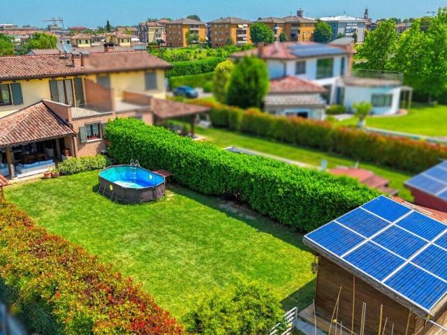 Villa Indipendente in vendita a Fiorenzuola D'arda, Reggio Emilia