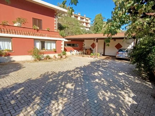Villa Indipendente in vendita a Fiuggi, Lazio