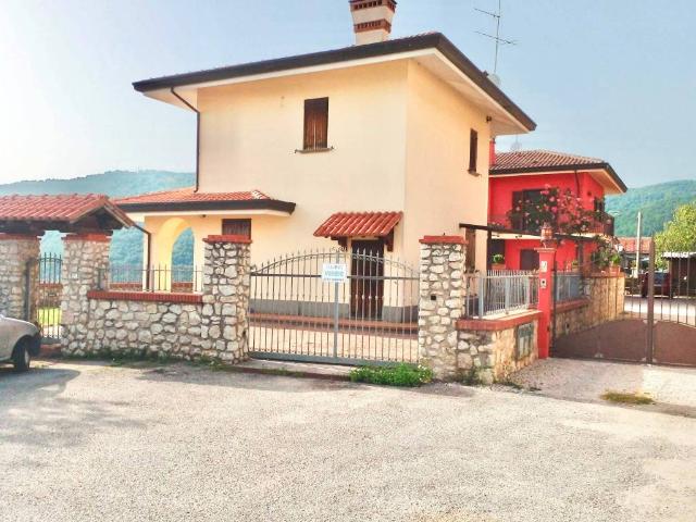 Villa Indipendente in vendita a Fiuggi, Lazio