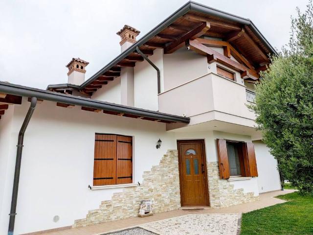 Villa Indipendente in vendita a Fiume Veneto, Friuli-Venezia Giulia