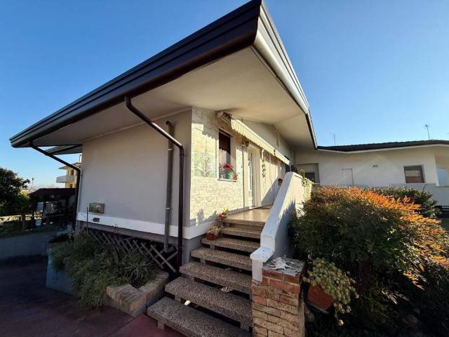 Villa Indipendente in vendita a Praturlone, Fiume Veneto