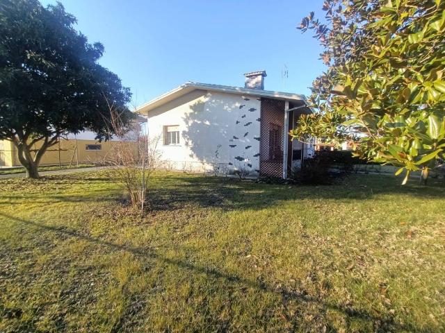 Villa Indipendente in vendita a Fiume Veneto, Friuli-Venezia Giulia