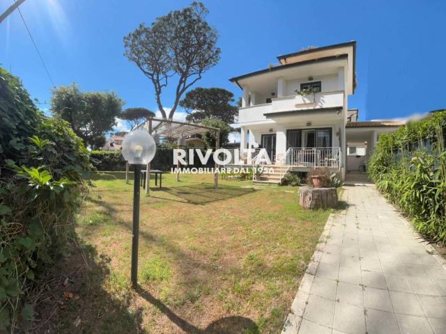 Villa Indipendente in vendita a Fregene, Roma Capitale