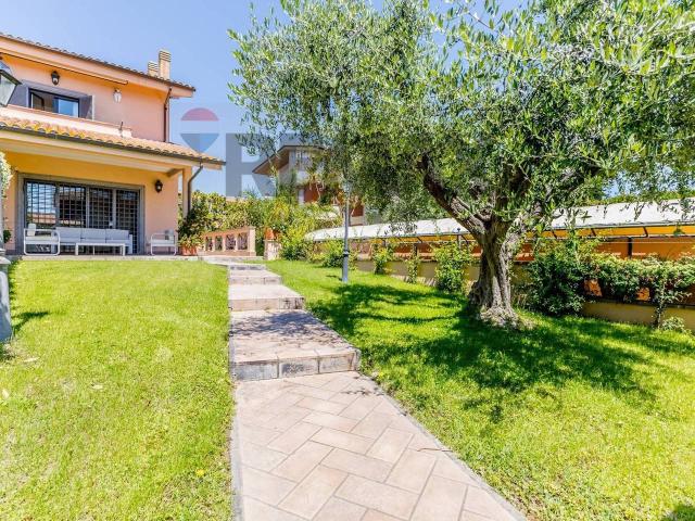 Villa Indipendente in vendita a Fregene, Roma Capitale