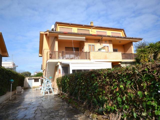 Villa Indipendente in vendita a Fregene, Roma Capitale